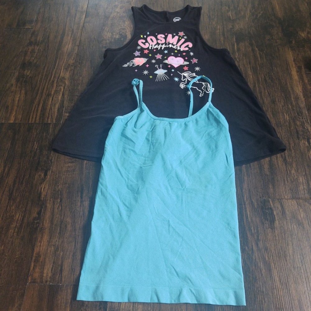 2 Teen tanktops